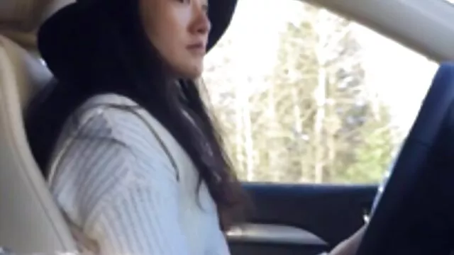 A dögös japán Inchigo kitömi a borotvált muffját néger anal