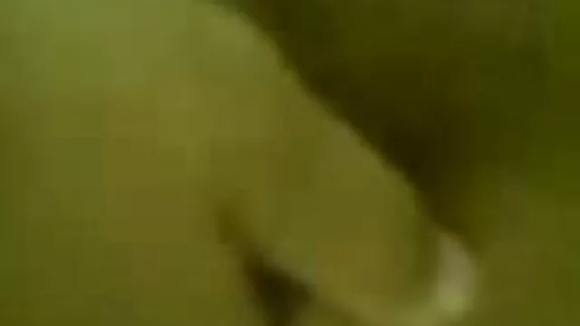 Az étvágygerjesztő, cserzett családi sexfilmek sarkú barna nőt rendesen megüti két férfi