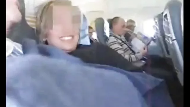 A srácok egyenként csapkodják a szőrös ribancot Megumi Harukával, és egyenként simogatják az szőrős pina arcát
