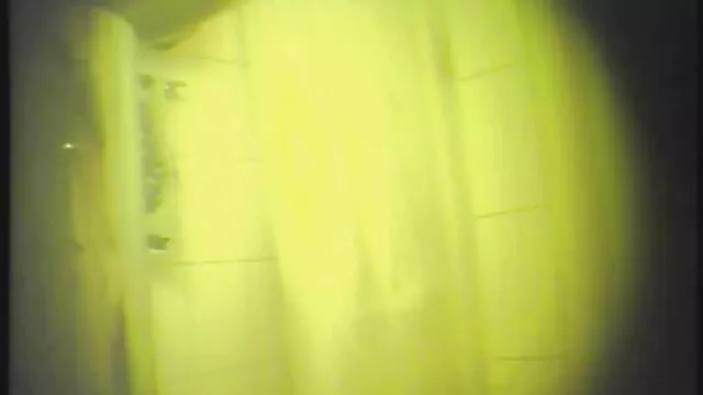 Remek formájú alvos szex videok vörös hajú pippin meglovagolja kanos haverját