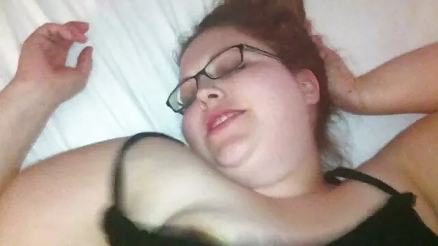 Hatalmas fasz kemény puncis video anális lyukat fúr Holly Hendrix kicsi csajszinak