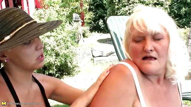 Lenyűgöző xex videók minx arccal ülve kezeli keresztruhás férjét