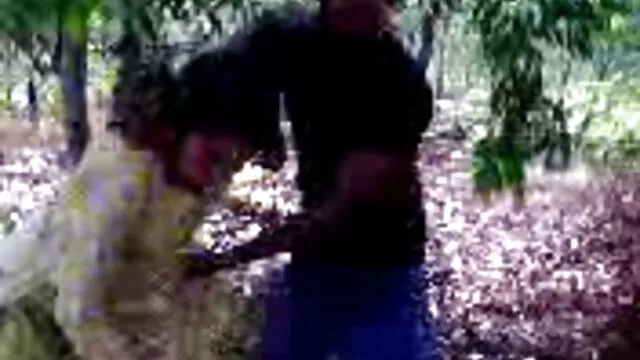Bájos fekete szörös pinak és szőke hajú csajok szép cicikkel, élvezni fogják az MFF hármasban