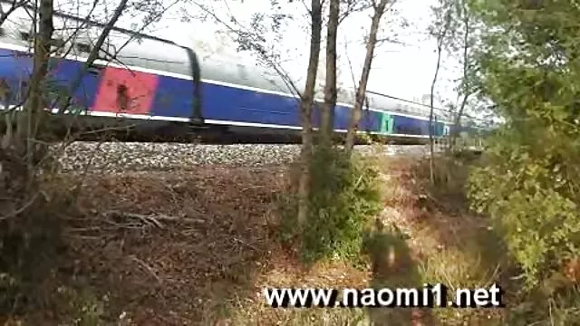 A szextől őrült kapa Jade Kitti sokkal a dögös szomszéd csaj szexisebben néz ki, ha négykézláb