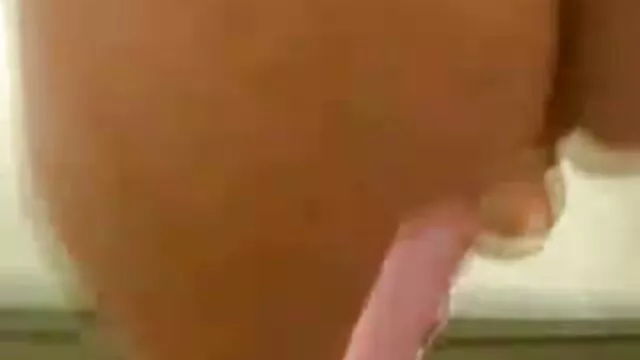 A sovány japán Kaede Sakura a mennybe juttatja házi szex videók szőrös punciját