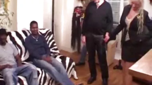 Fehér kanos stud női maszturbálás video mouth fucks busty ázsiai trombita kemény