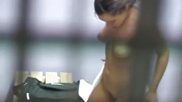 Yui Tokui kihúzó szexvideok japán ribanc két kemény farkának ad fejet