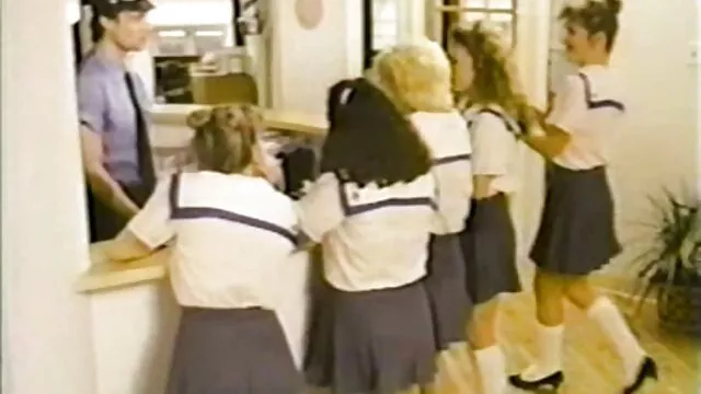 Egy tojásvibrátor használata Aimi Nakatani örömére szolgál csaj dug pasit