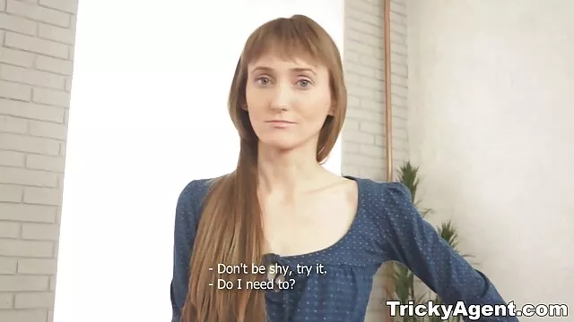 Busty, fekete hajú hottie lovagol személyzet ingyen porrno kakas fiatal szeretője a kora reggel