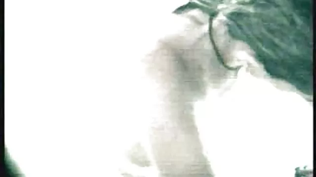 Az elhasználódott apa lánya sex videók szőke lány bekötözött testét szexjátékkal dörzsöli be a BDSM-videóban