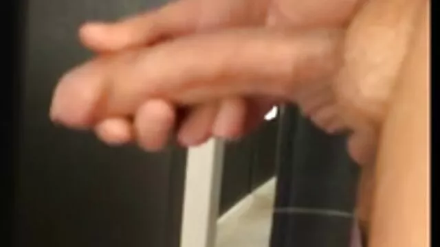 Sok érzéki és zsákmányszerző lány beveszi a farkukat a vizes csöcsös anyukák köcsögökbe