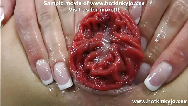 A szoke csajok szőke hajú csaj megőrül, és kövér kakast lovagol a feneke mélyén megakadva