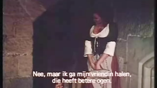 Keeani baszasok Lei és Heather Gables fülledt pózol az ágyon