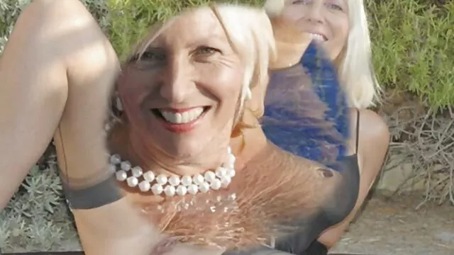 Aranyos csaj Lila baszik a hamburger punciját vibrátorával anya fia szex video