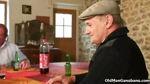 Pofa dögös torkon baszva Mischa Brooks hátulról szar
