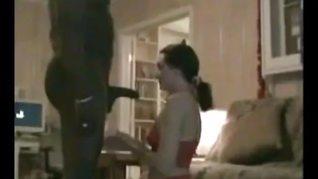 A izgató filmek kurva szőke csaj Katarina Kat fordított pózban lovagol a ménes kemény kakasán